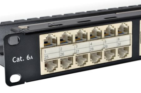 STP-Durchführung - Abgeschirmtes ISO 11801 Klasse EA 48 Port-1HE Durchführungspanel mit integriertem Kabelmanagement